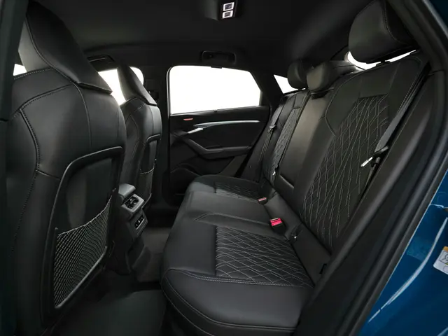 2025 Audi SQ6 e-tron Sportback - Image 9